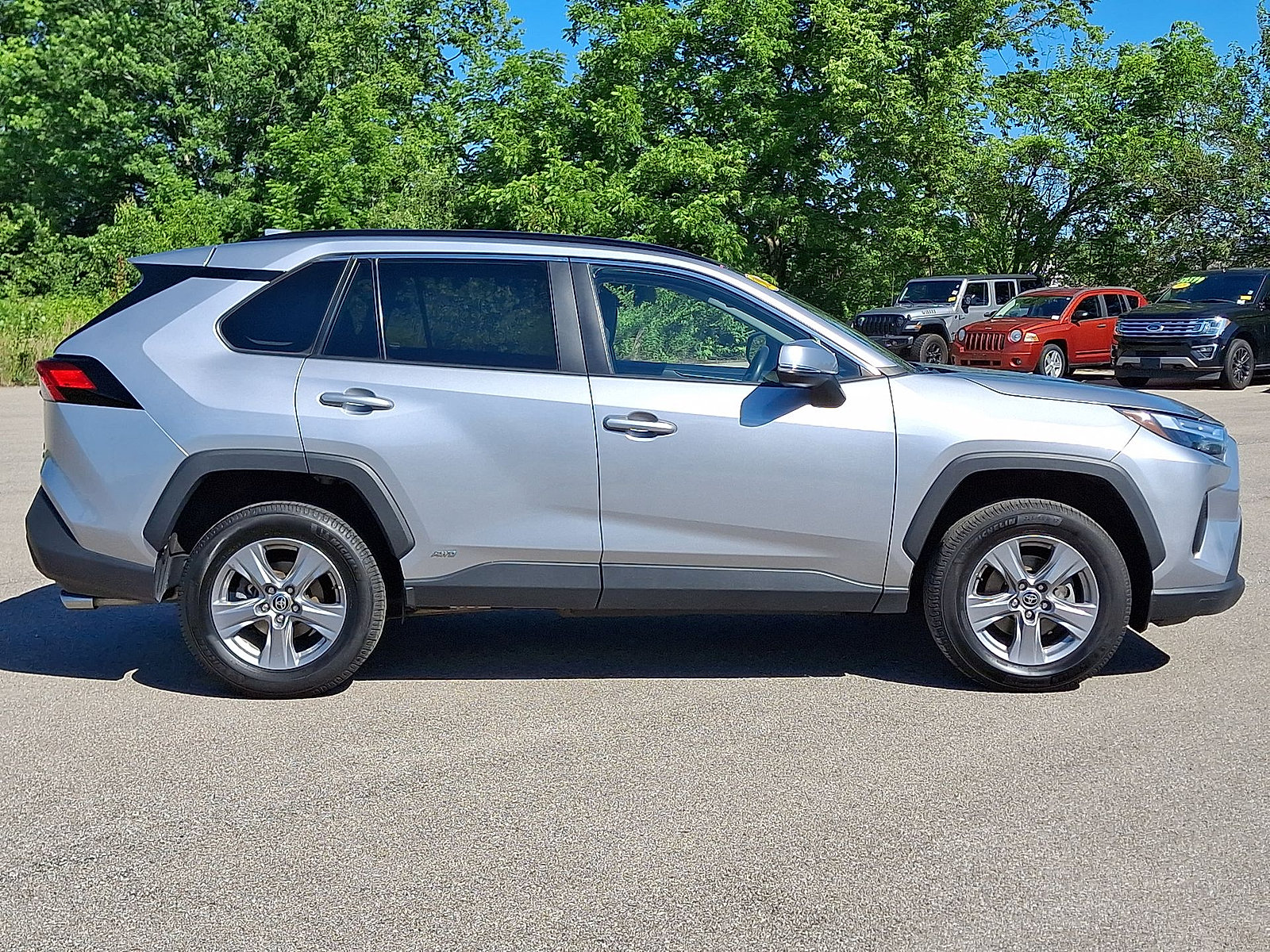 Used 2023 Toyota RAV4 XLE AWD/4WD image 25