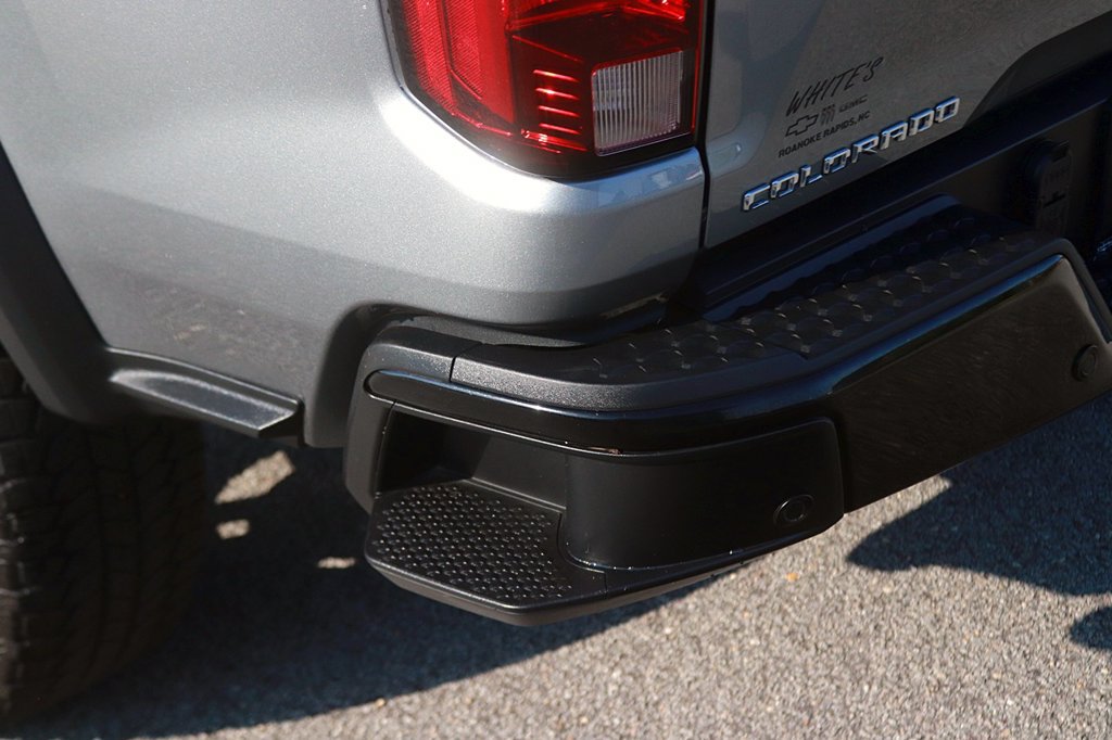 Used 2025 Chevrolet Colorado Trail Boss AWD/4WD image 9
