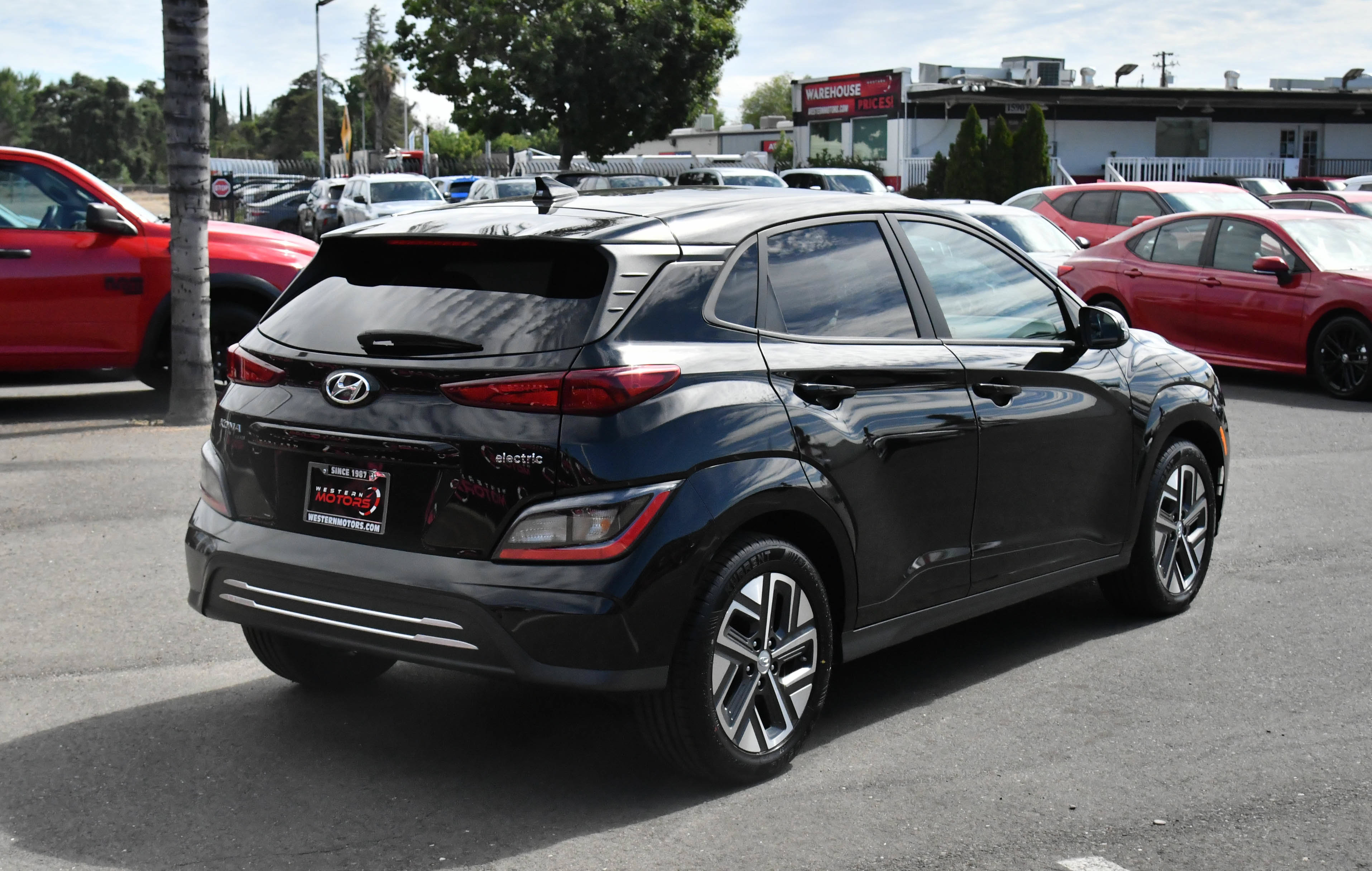 Used 2023 Hyundai Kona SEL FWD image 8