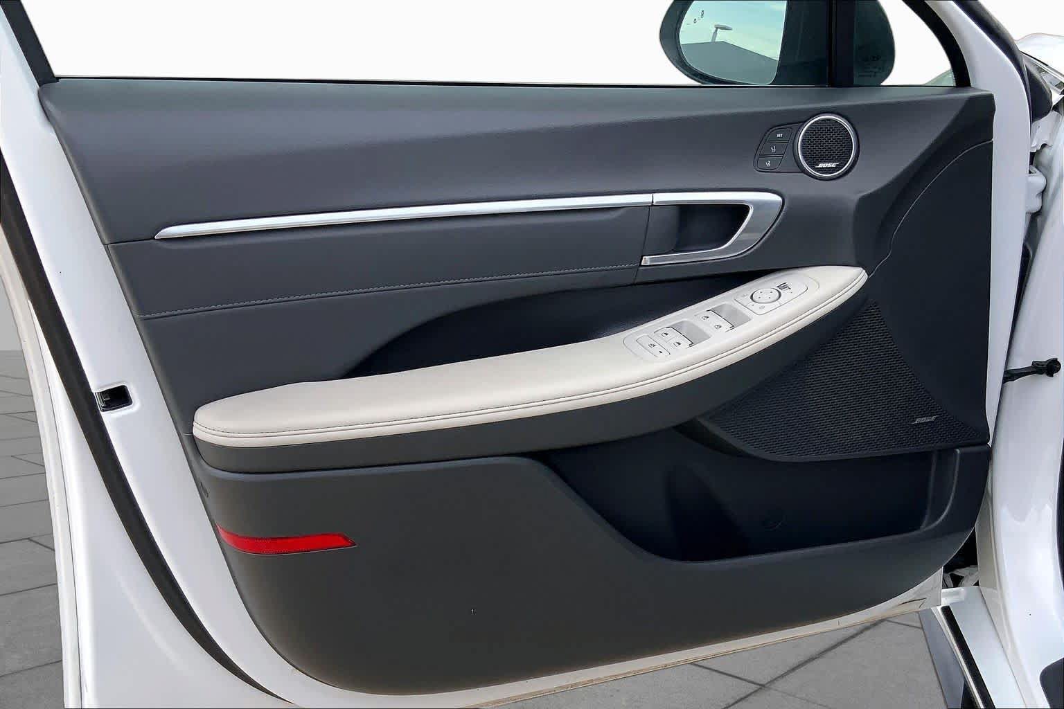 Used 2022 Hyundai Sonata Limited w/ Preferred Accessory Package FWD image 22