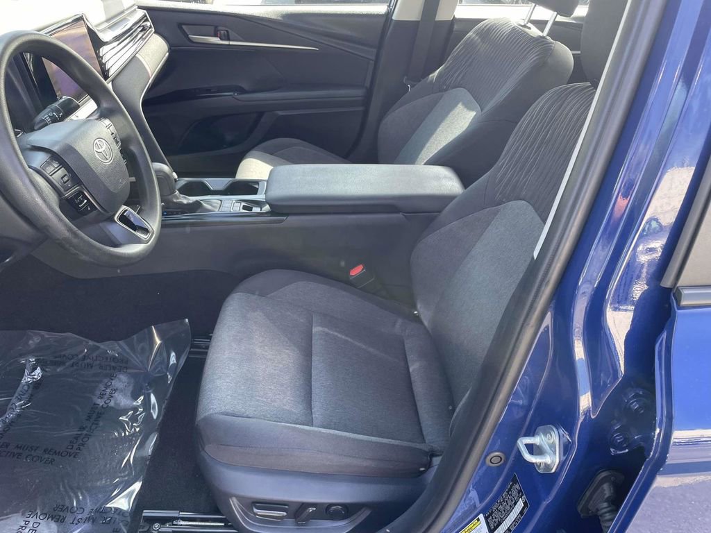 Used 2025 Toyota Camry LE w/ Convenience Package FWD image 29