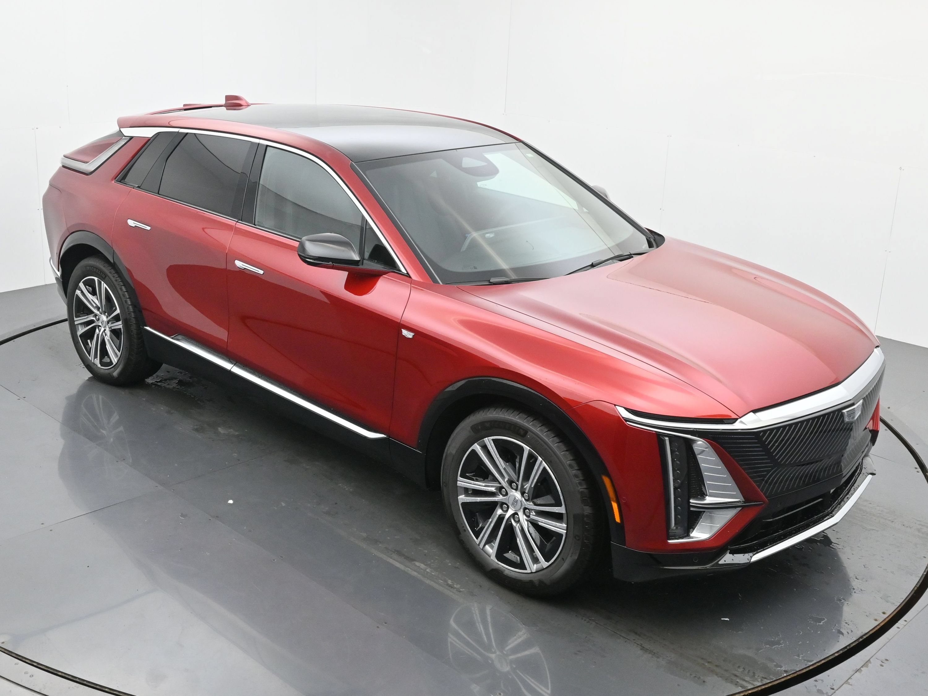 New 2026 Cadillac Lyriq Luxury w/ LPO, Floor Liner Package AWD/4WD image 29