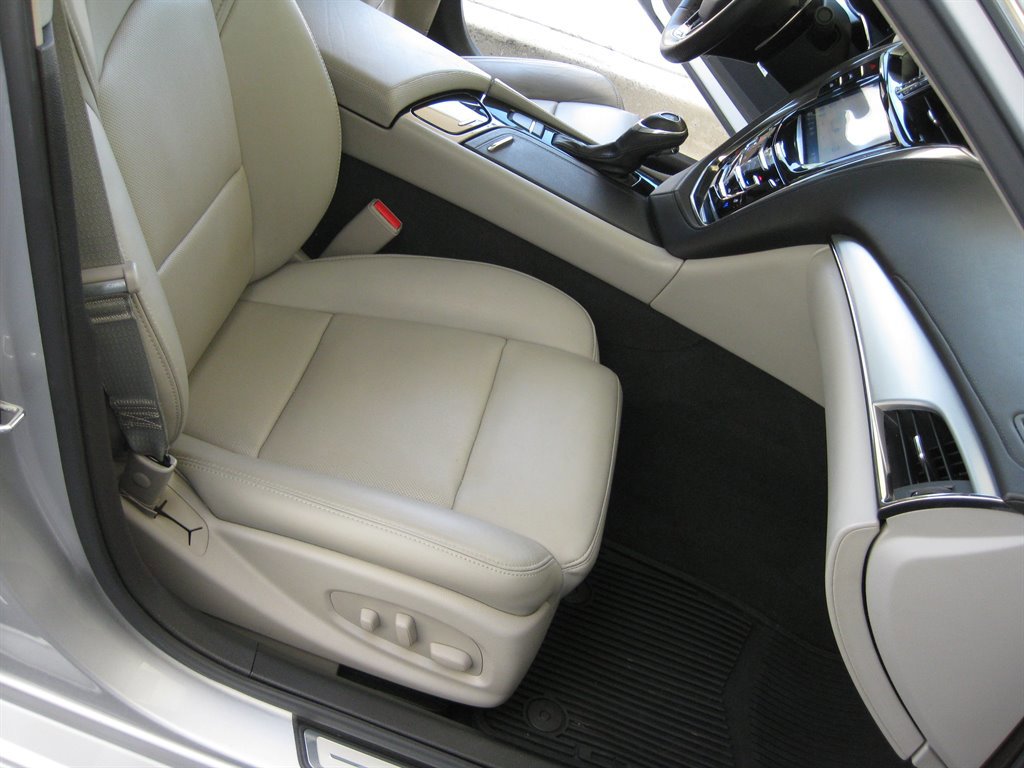 Used 2018 Cadillac CTS Luxury RWD image 33