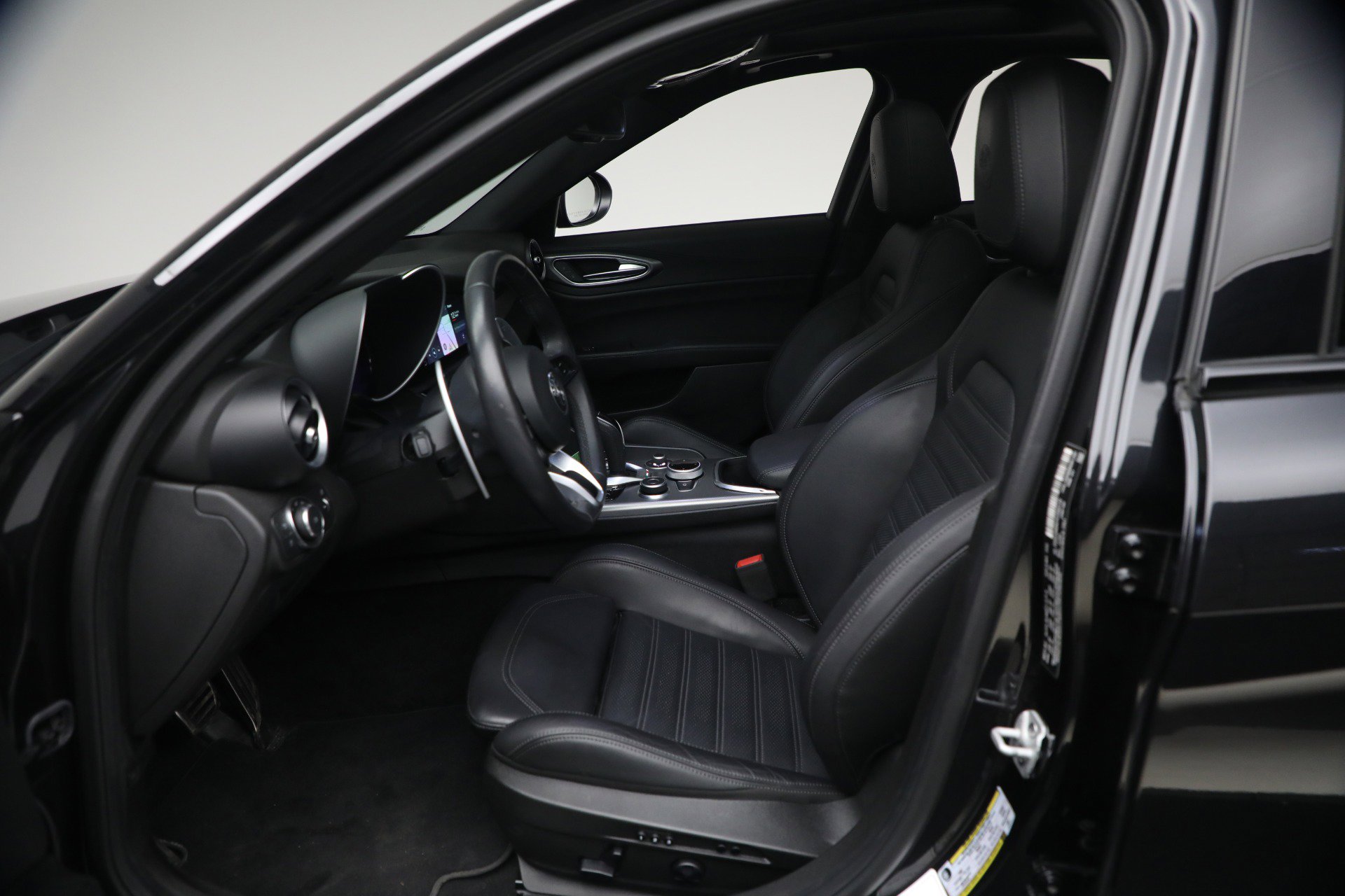 Used 2024 Alfa Romeo Giulia Veloce image 13