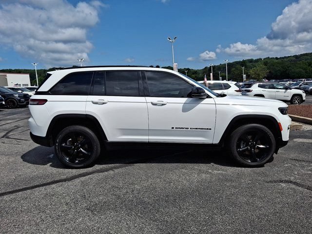 Certified 2023 Jeep Grand Cherokee Altitude AWD/4WD image 9