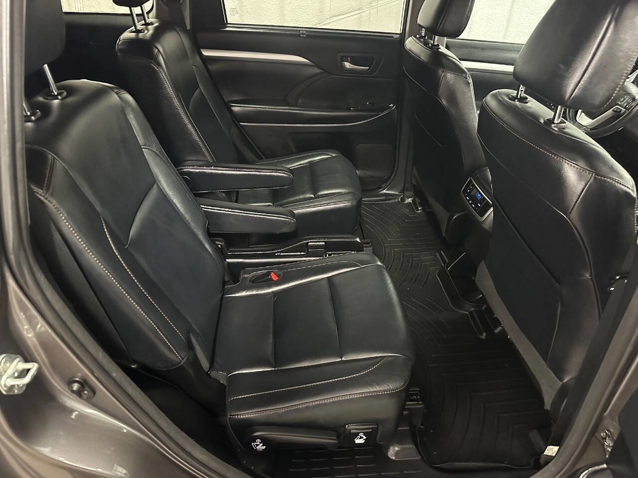 Used 2018 Toyota Highlander XLE image 37