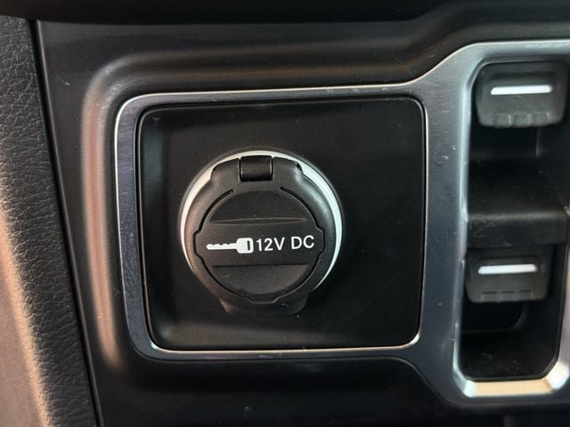Used 2020 Jeep Gladiator Overland AWD/4WD image 22