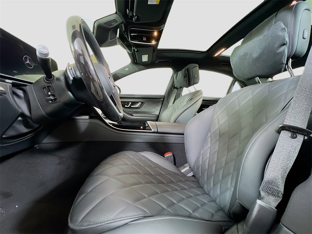 New 2025 Mercedes-Benz S 580e 4MATIC Sedan image 11