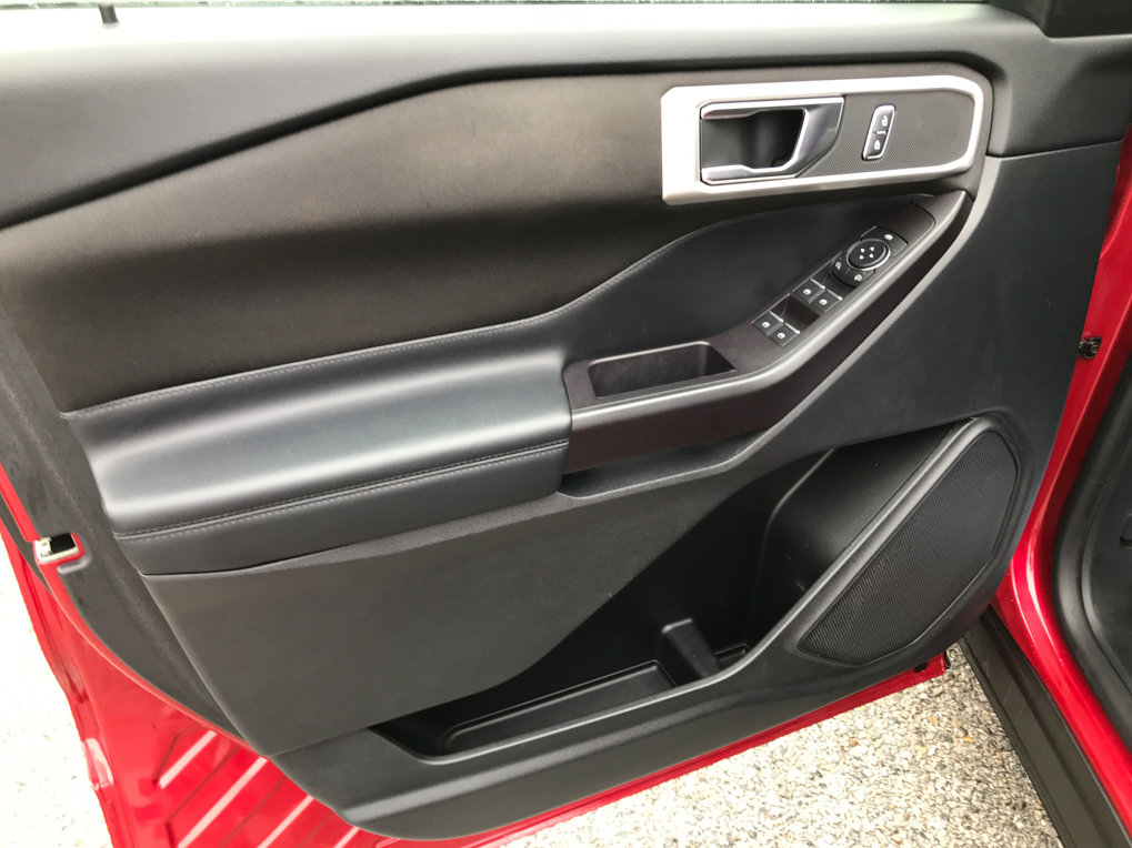 Used 2020 Ford Explorer XLT w/ Comfort Package image 13