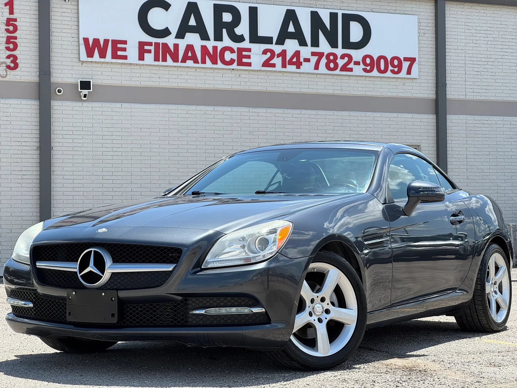 Used 2015 Mercedes-Benz SLK 250 image 2
