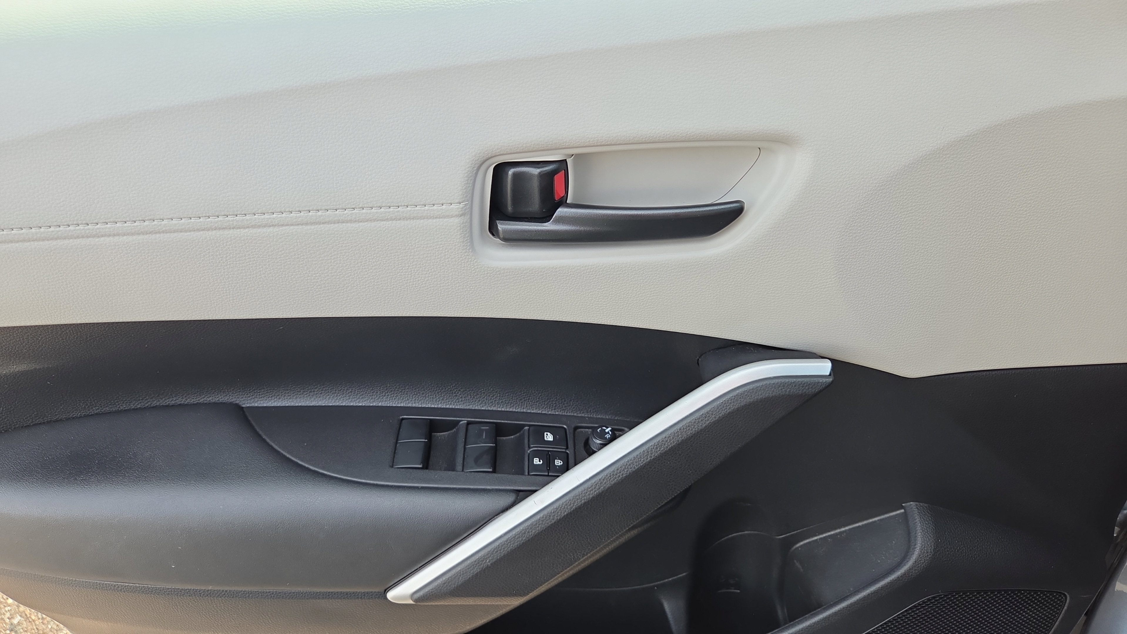 Certified 2025 Toyota Corolla Cross L FWD image 16