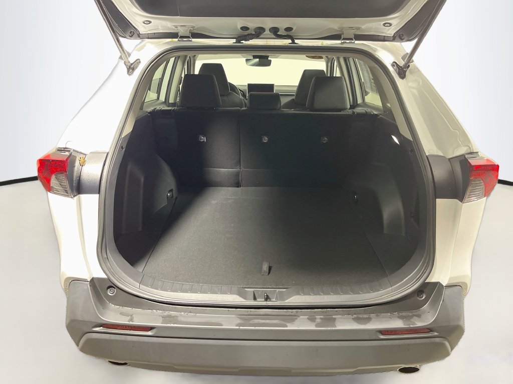 Used 2024 Toyota RAV4 XLE AWD/4WD image 30