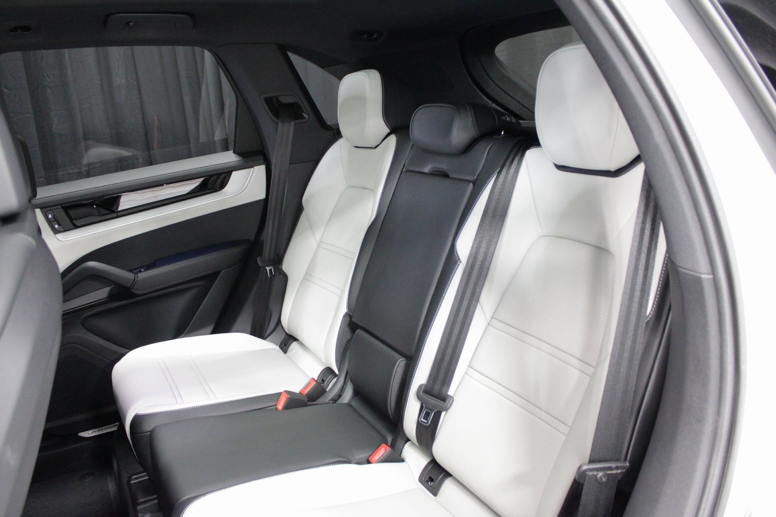 New 2026 Porsche Cayenne image 19