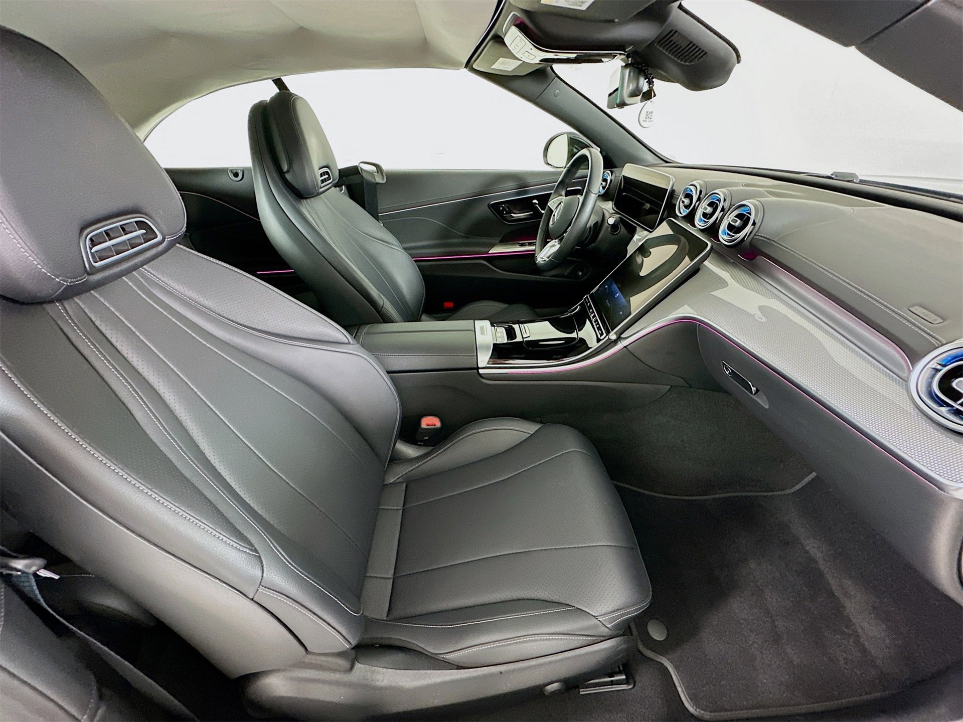 Used 2025 Mercedes-Benz CLE 300 4MATIC Cabriolet image 29