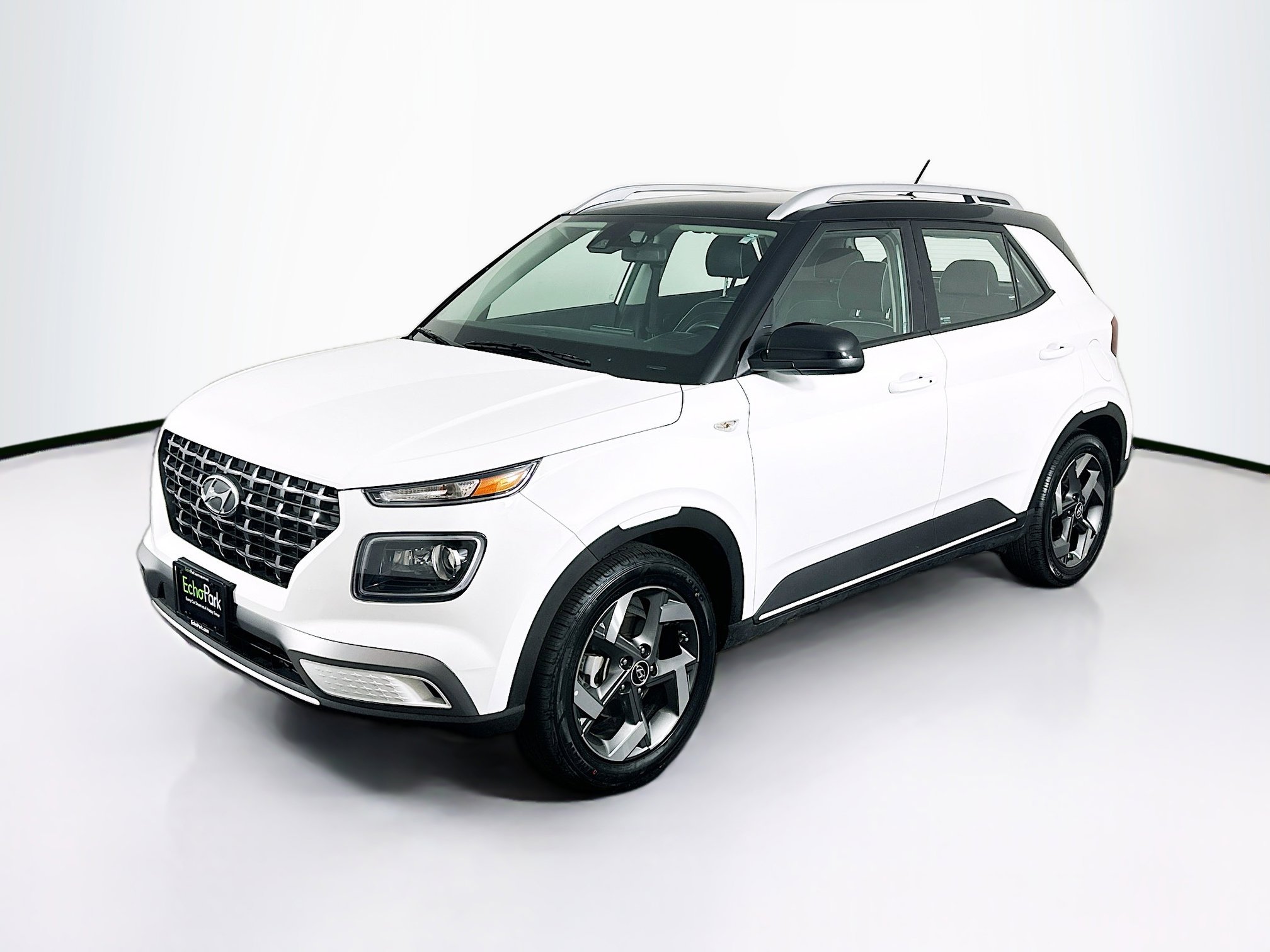 Used 2025 Hyundai Venue Limited image 3