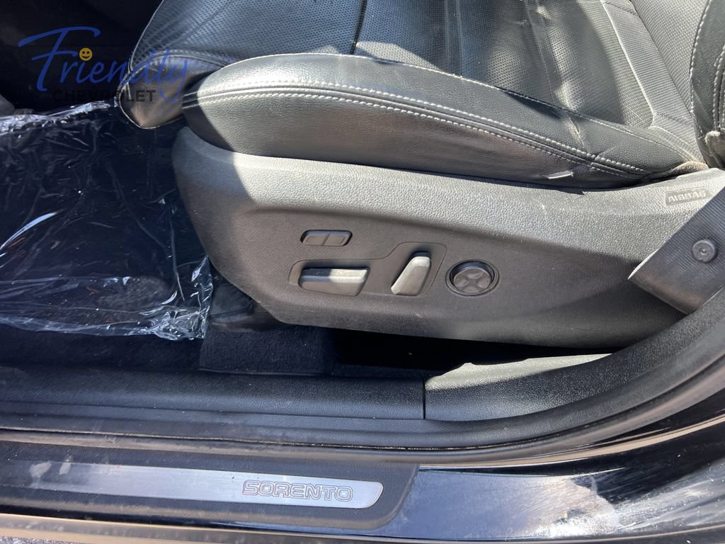Used 2019 Kia Sorento SX w/ SX Touring Package AWD/4WD image 17