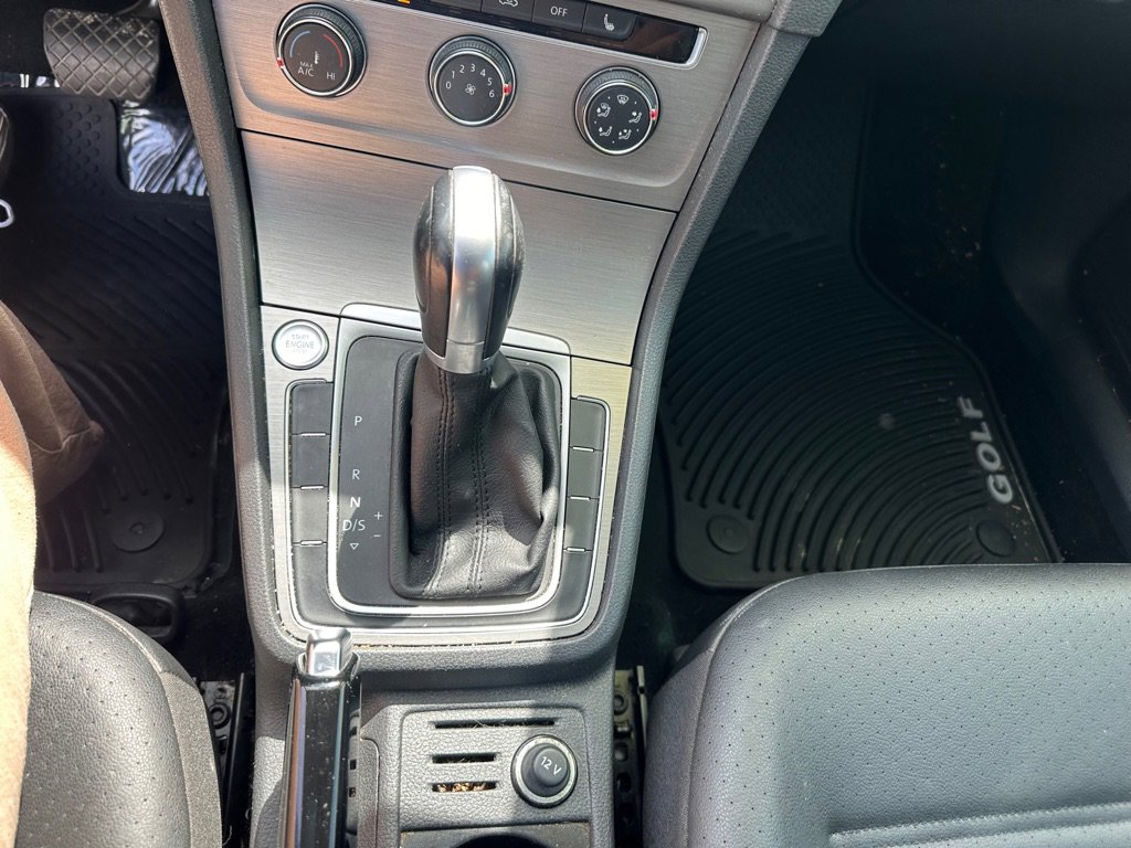 Used 2017 Volkswagen Golf SE image 14