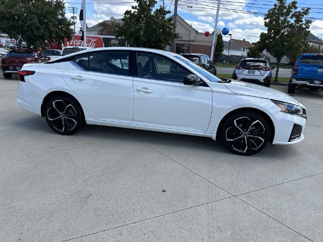 Used 2023 Nissan Altima 2.5 SR AWD/4WD image 34
