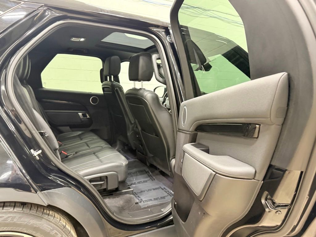 Used 2017 Land Rover Discovery SE AWD/4WD image 52