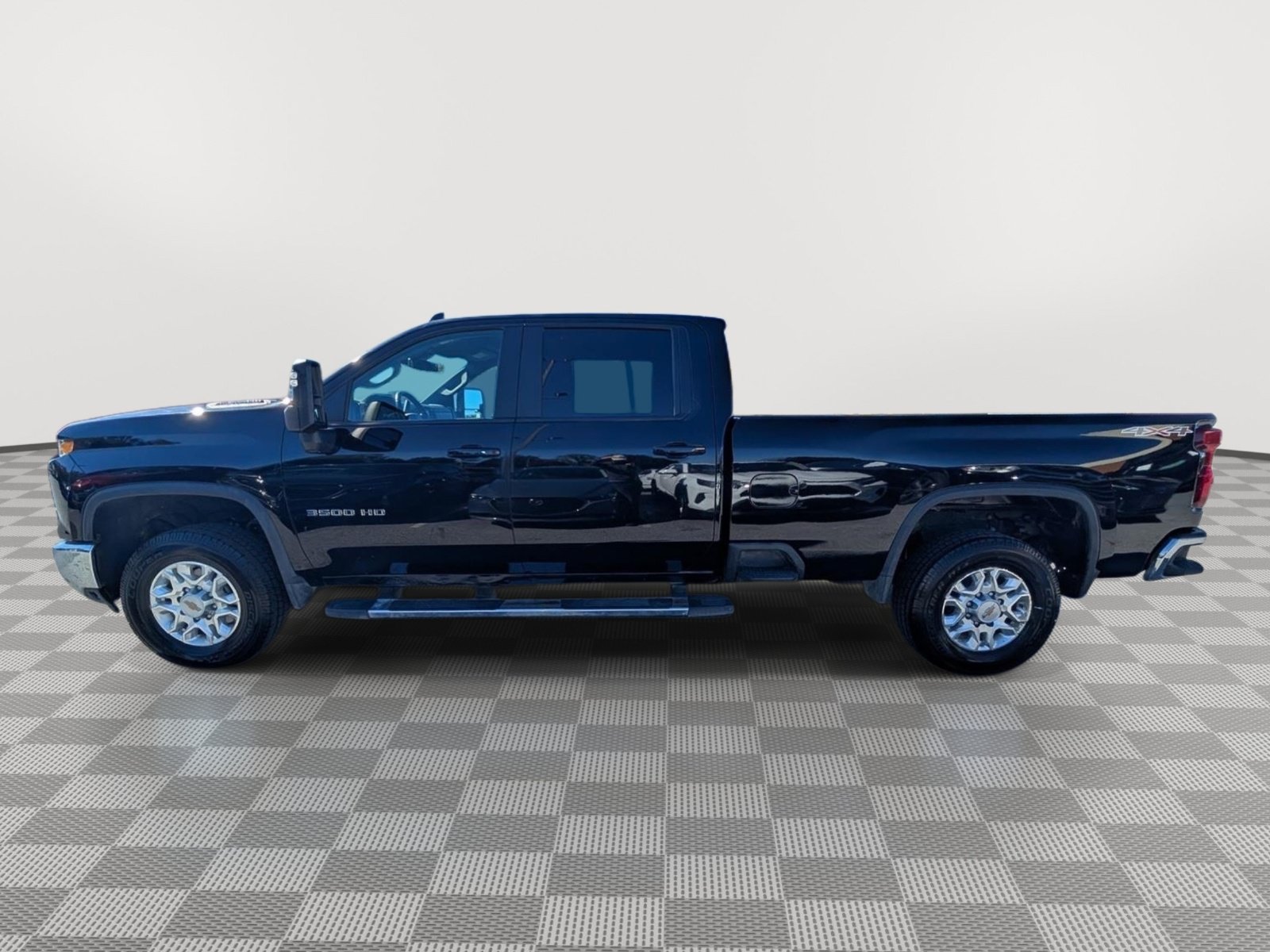 Used 2025 Chevrolet Silverado 3500 LT w/ Safety Package AWD/4WD image 2