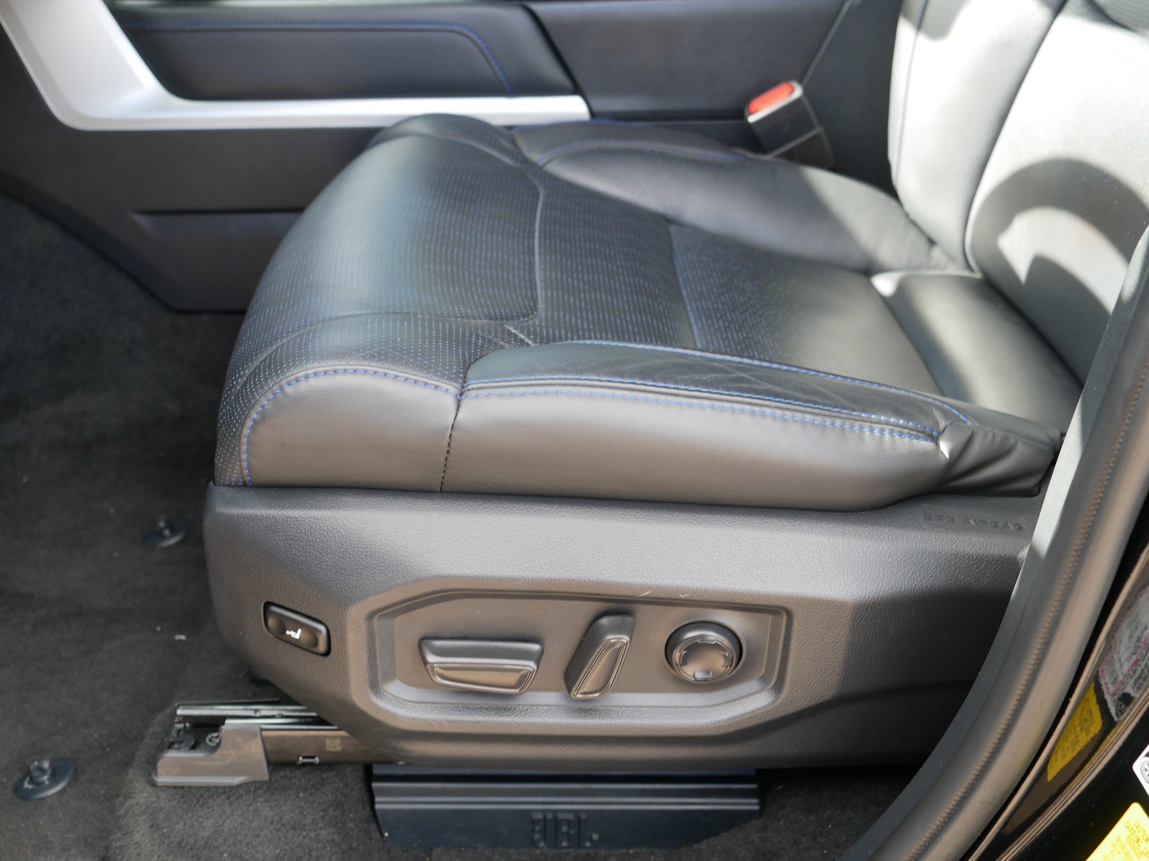 Used 2024 Toyota Sequoia Platinum AWD/4WD image 20