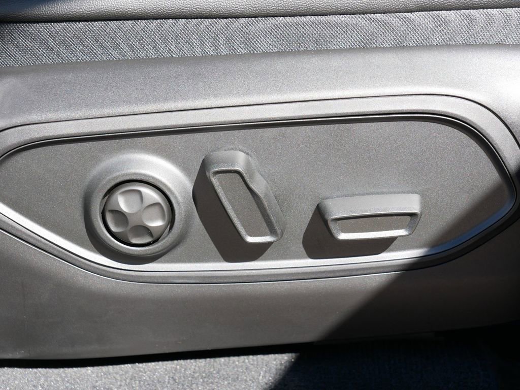 Certified 2025 Jeep Grand Cherokee L Limited w/ Luxury Tech Group II image 27