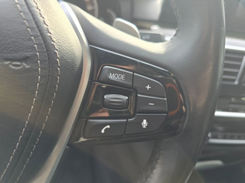 Used 2018 BMW 530e xDrive image 26