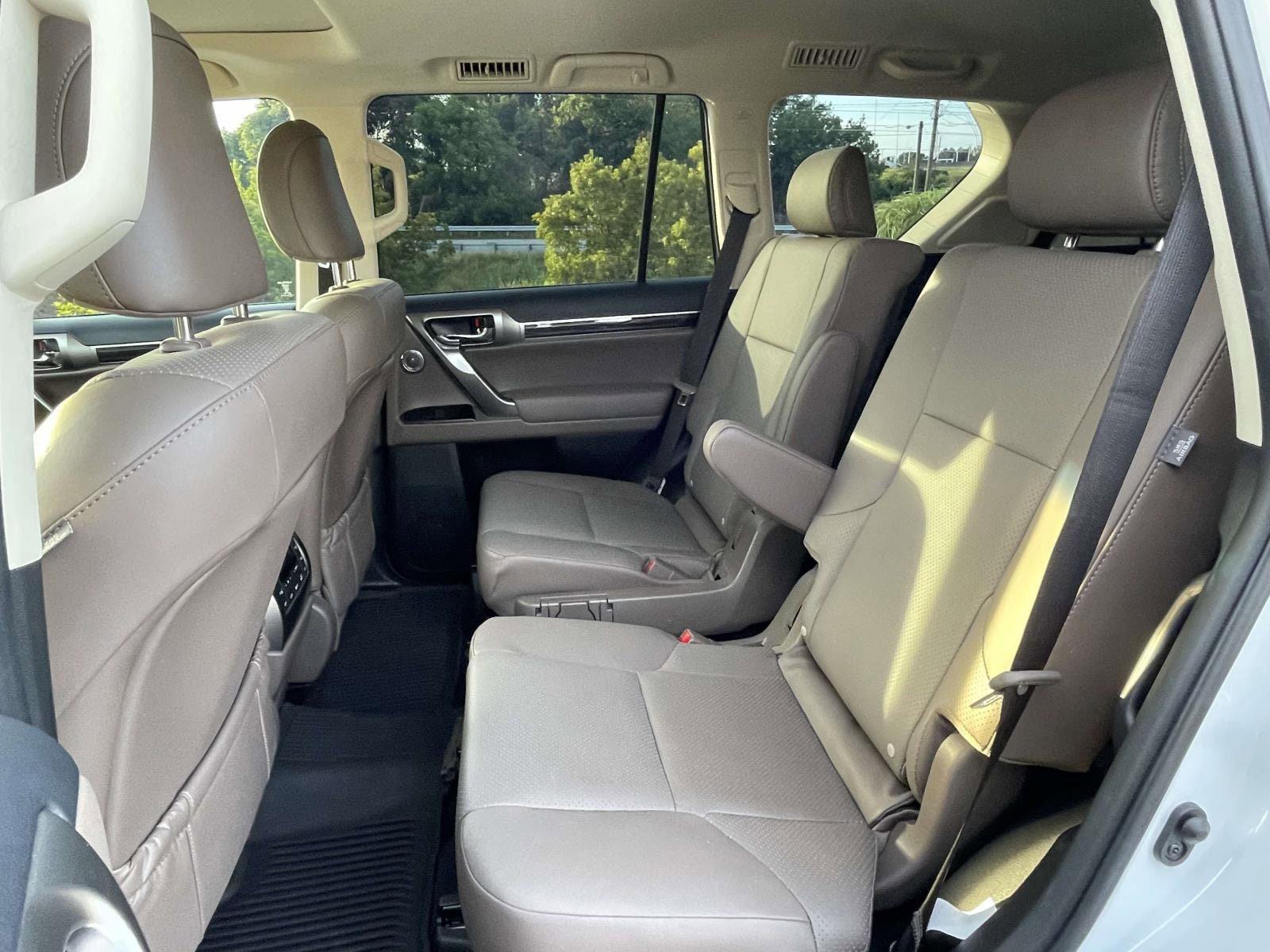 Used 2022 Lexus GX 460 Luxury w/ Sport Design Package AWD/4WD image 12