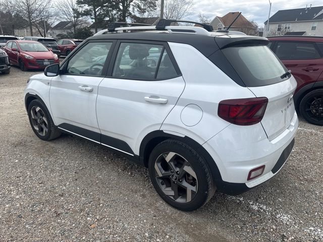 Used 2023 Hyundai Venue Limited image 6