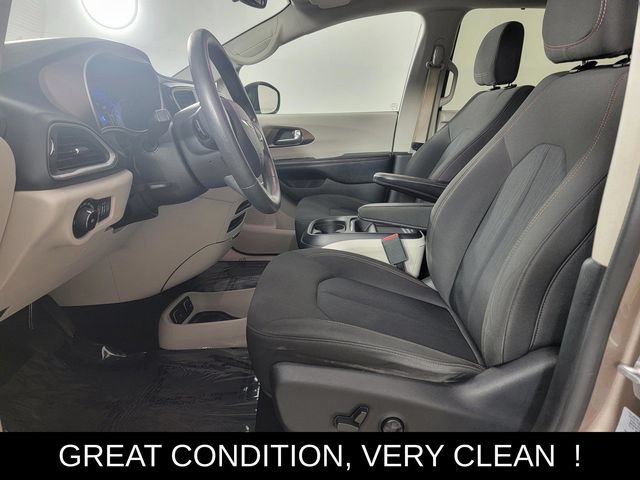 Used 2017 Chrysler Pacifica Touring Plus w/ Tire & Wheel Group FWD image 13