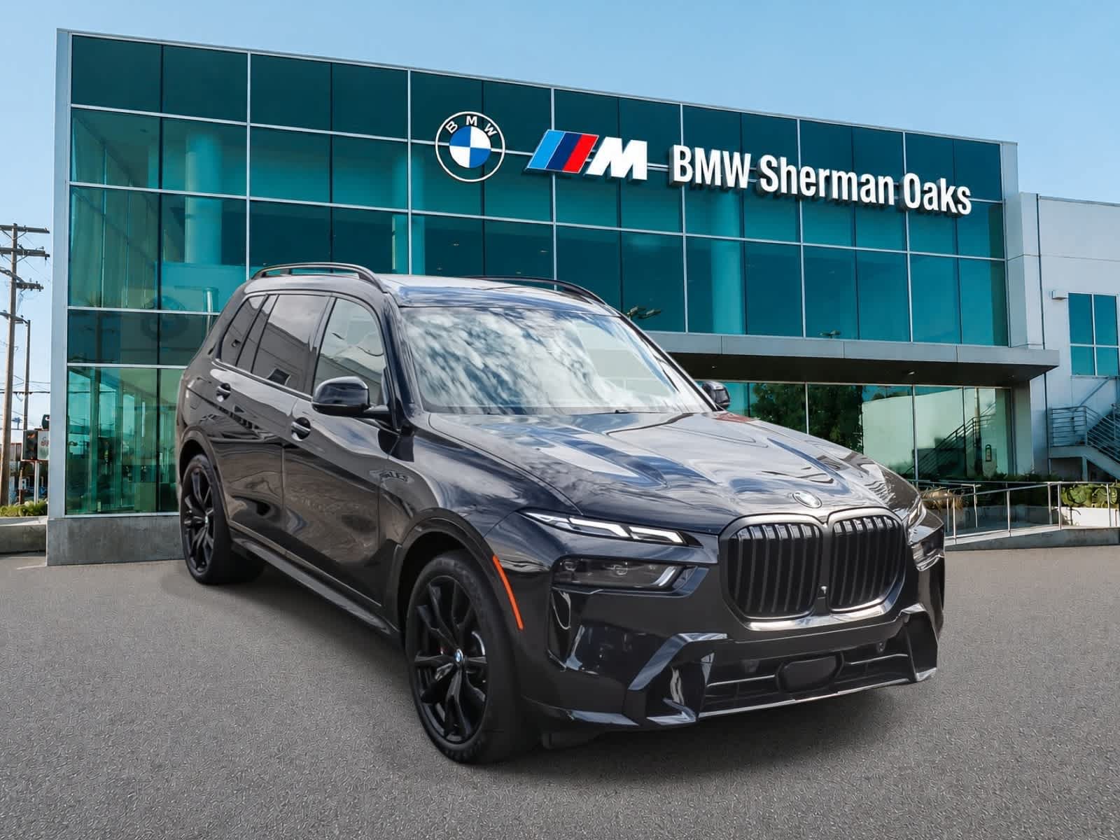 Used 2024 BMW X7 xDrive40i w/ M Sport Package AWD/4WD image 3