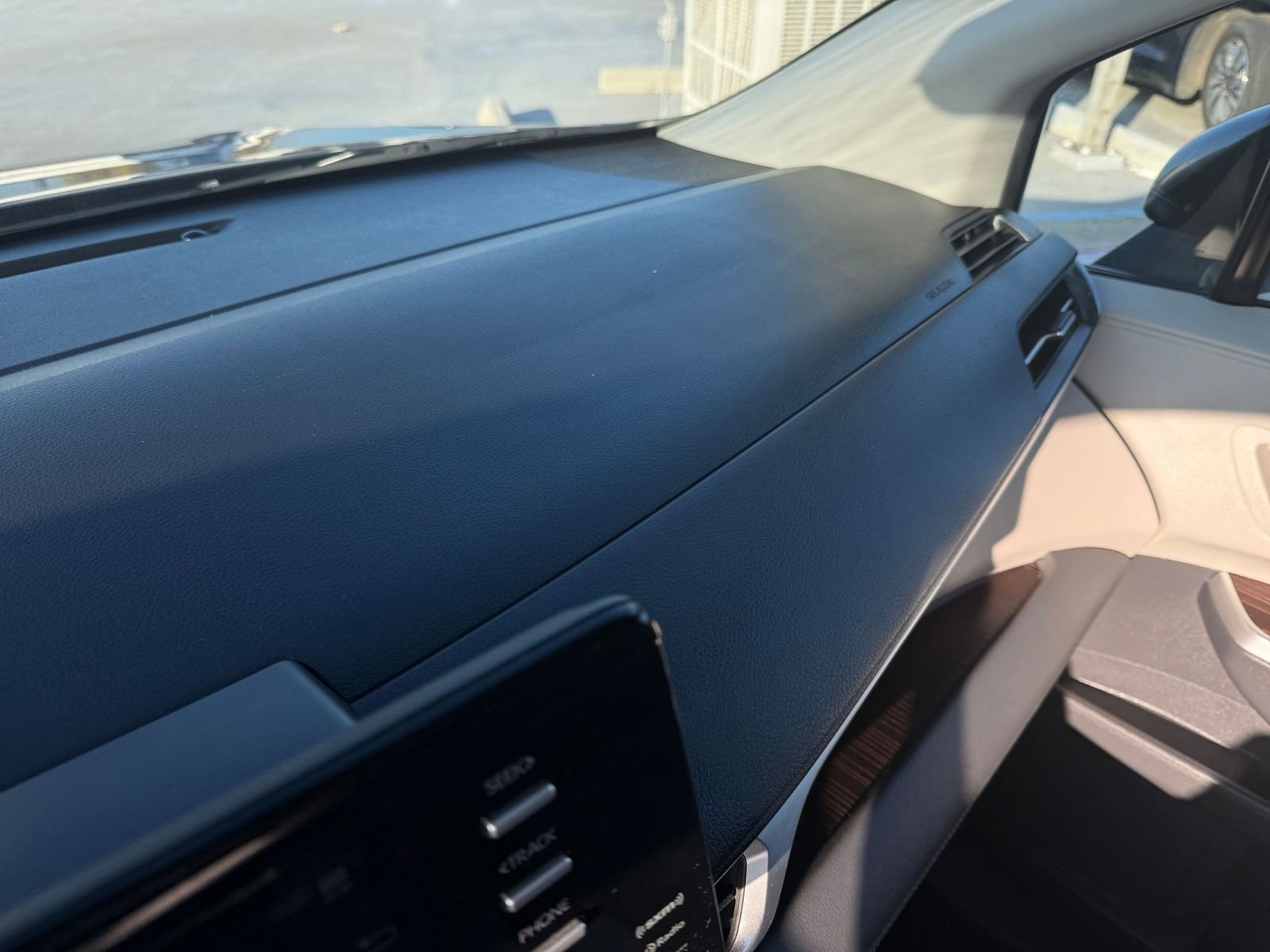 Used 2024 Toyota Sienna XLE image 35