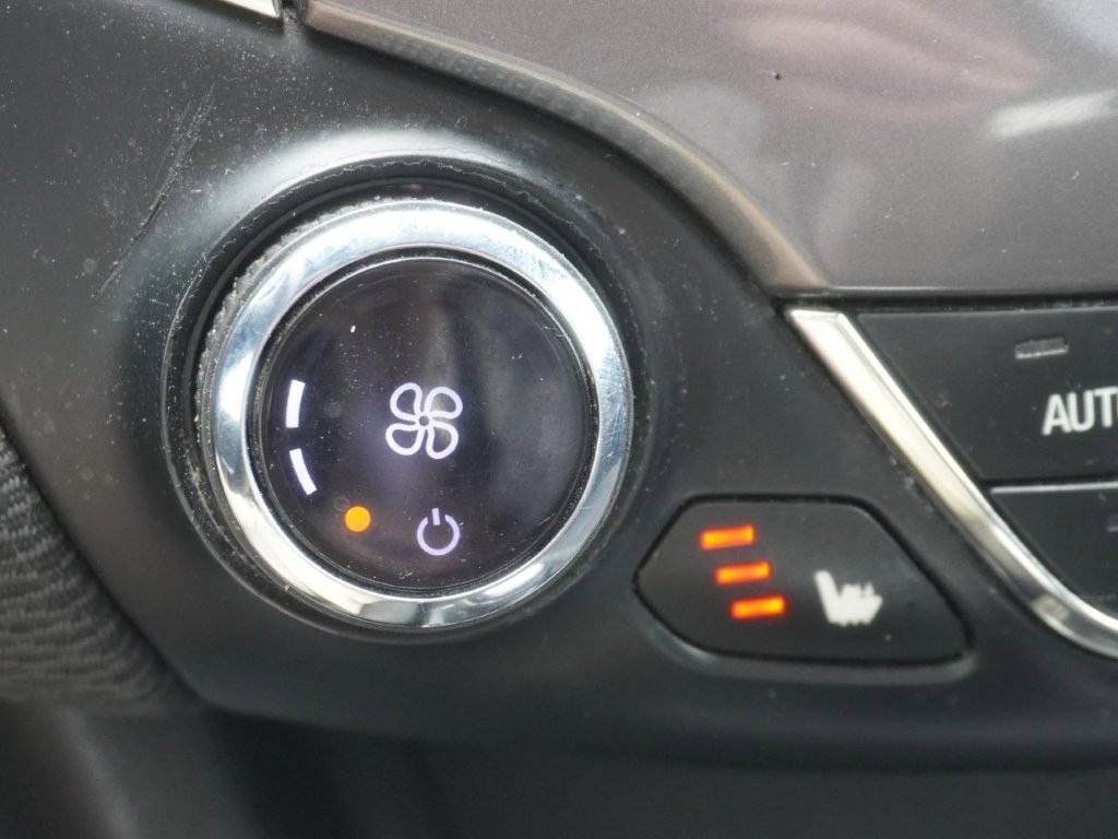 Used 2019 Chevrolet Cruze LT w/ Convenience Package image 14