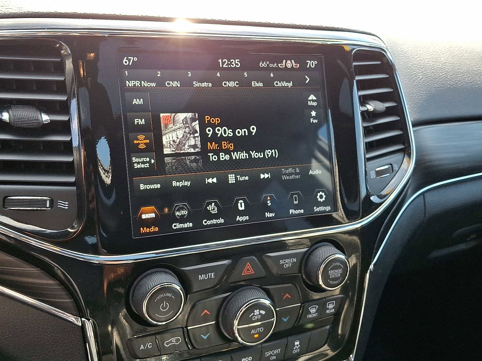 Used 2022 Jeep Grand Cherokee Limited image 20