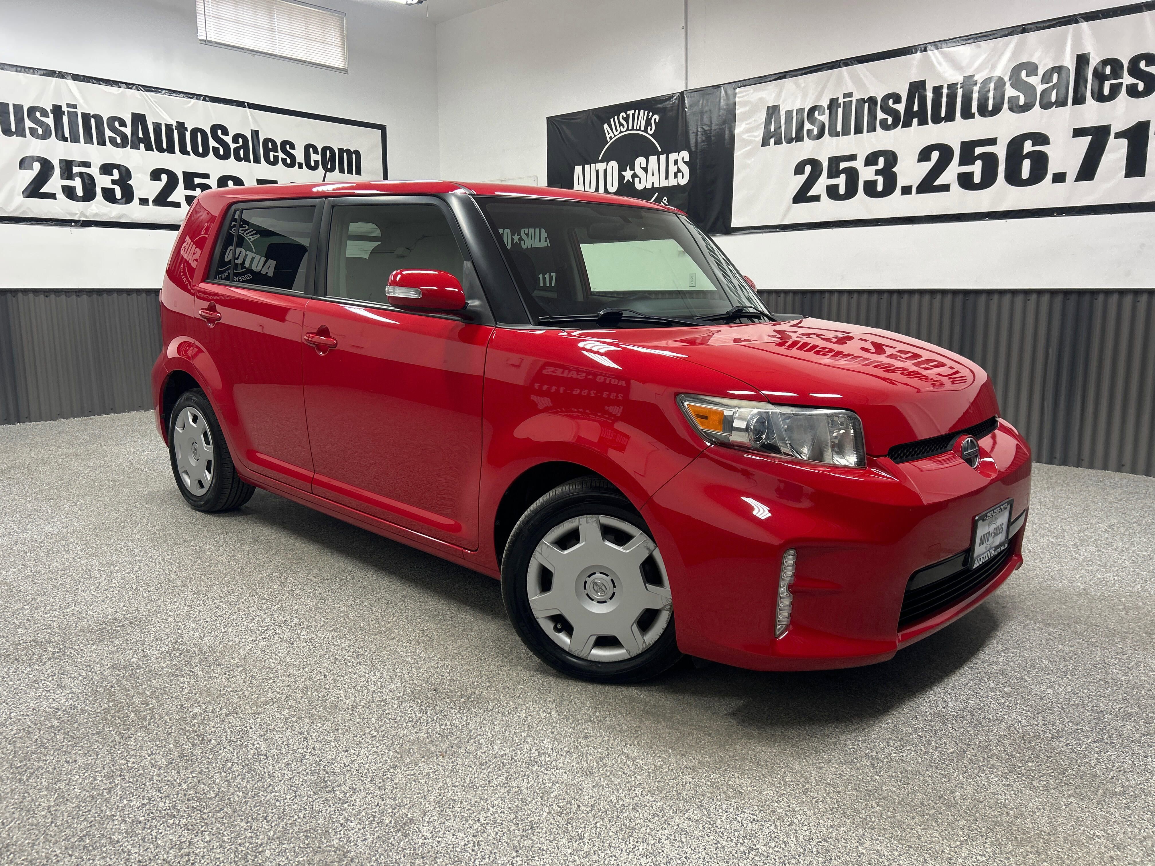 Used 2014 Scion xB FWD image 1