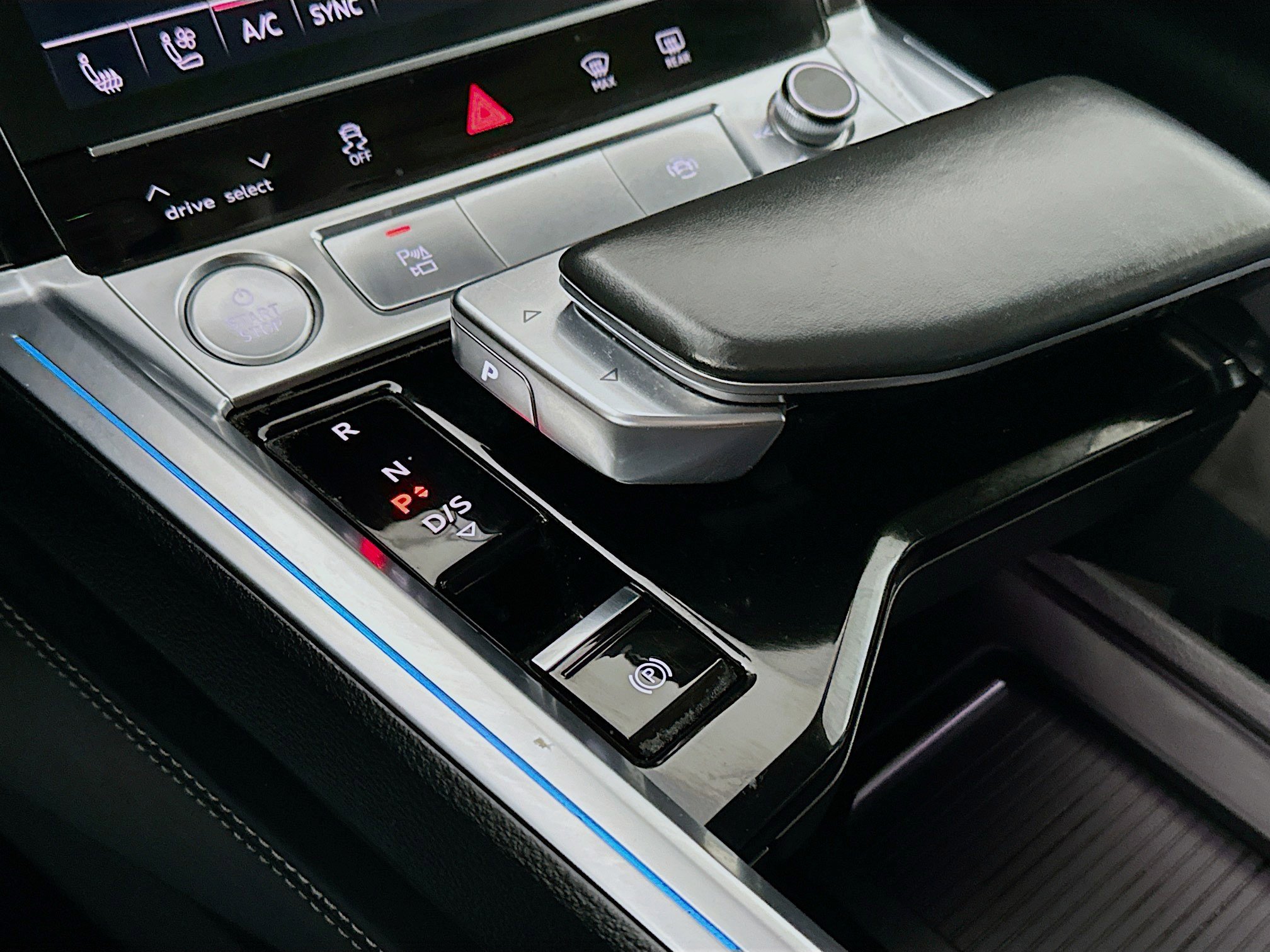 Used 2019 Audi e-tron Prestige w/ Prestige Package image 17