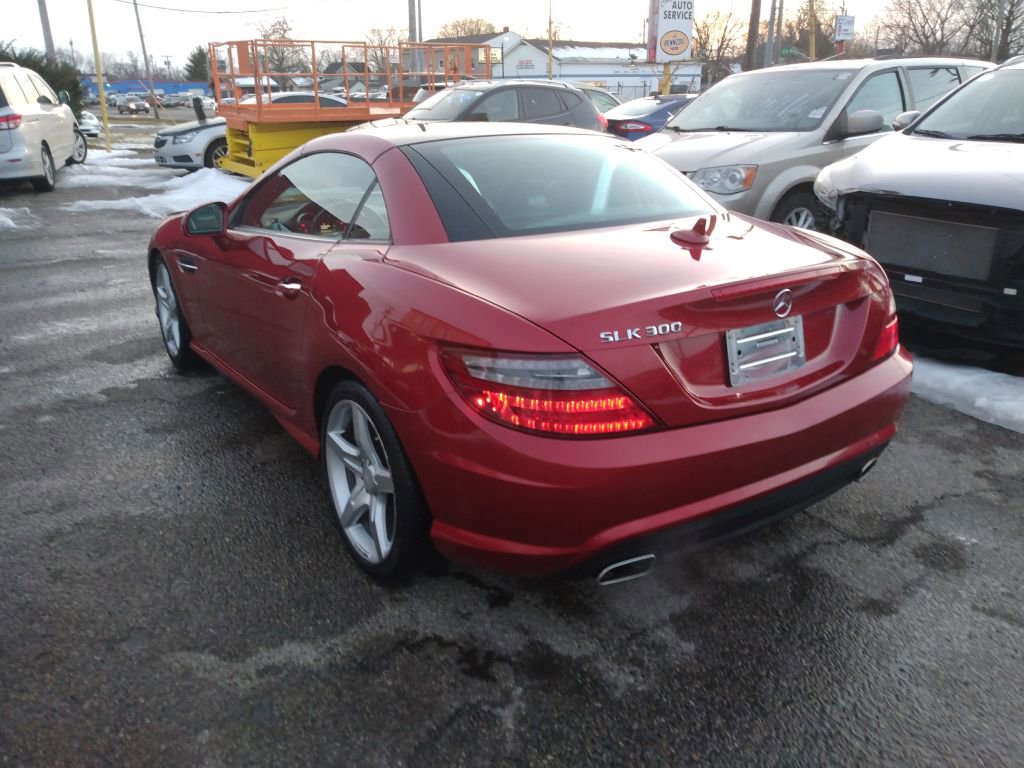 Used 2016 Mercedes-Benz SLK 300 image 4
