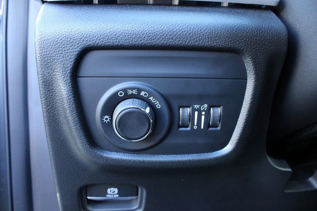 Used 2024 Jeep Grand Cherokee Laredo X w/ Luxury Tech Group I image 15