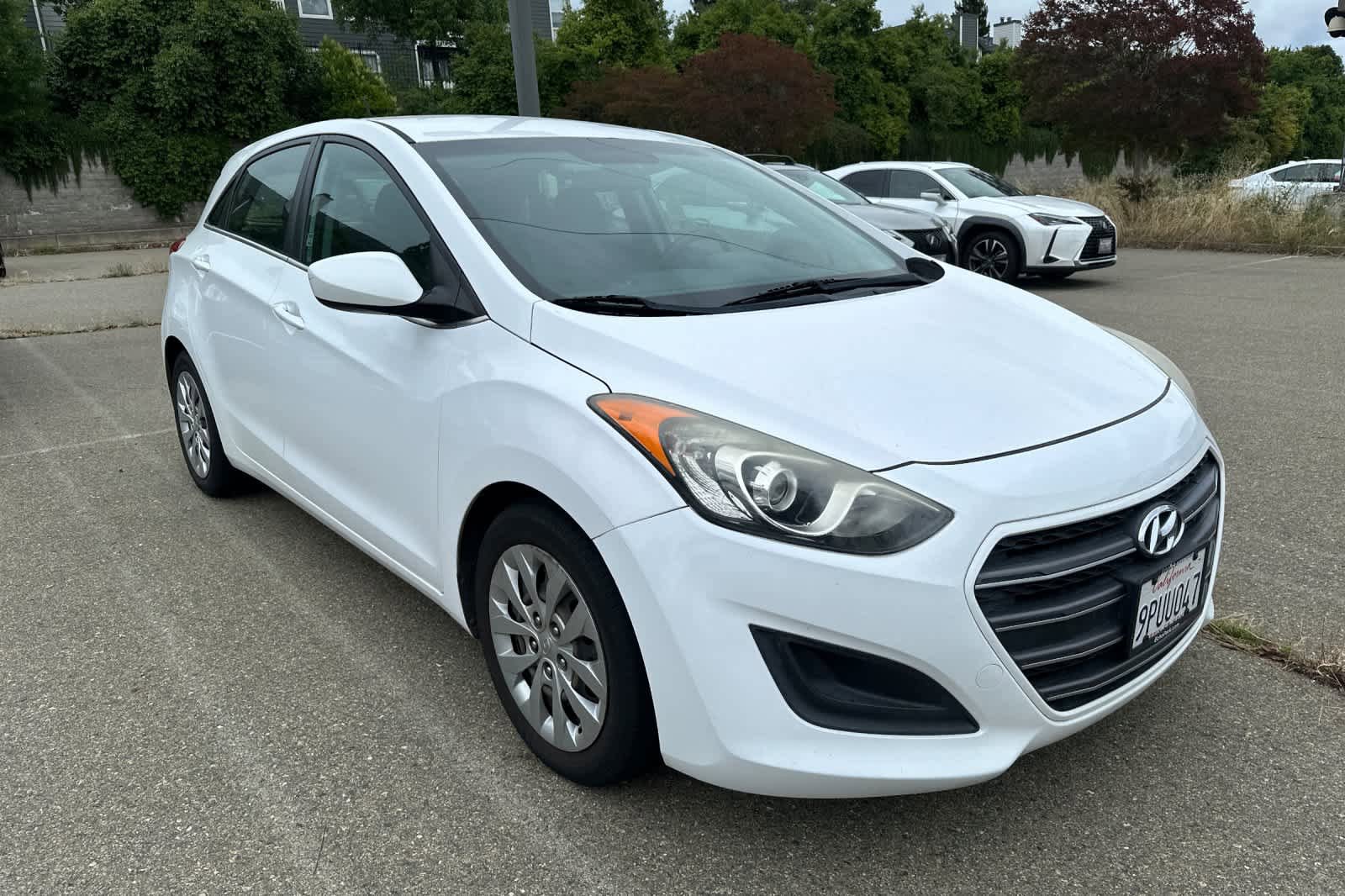 Used 2017 Hyundai Elantra GT FWD image 3