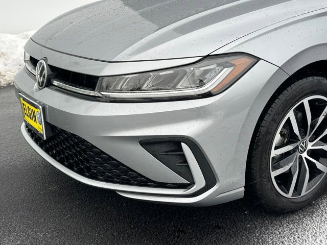 Certified 2025 Volkswagen Jetta SE image 9