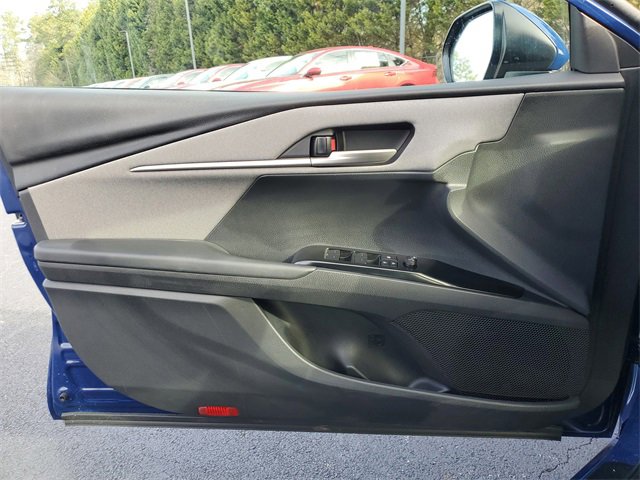 Used 2025 Toyota Camry LE w/ Convenience Package image 29