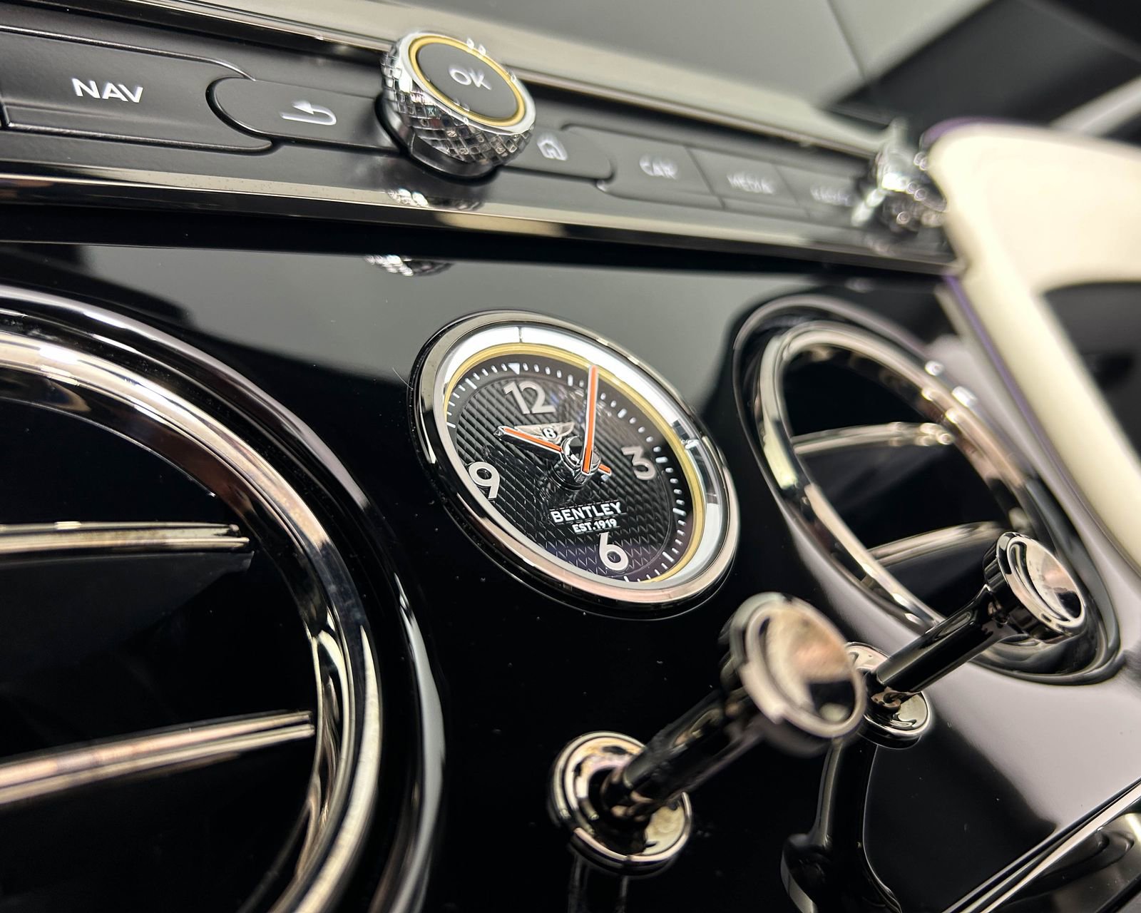 New 2026 Bentley Continental GTC AWD/4WD image 25