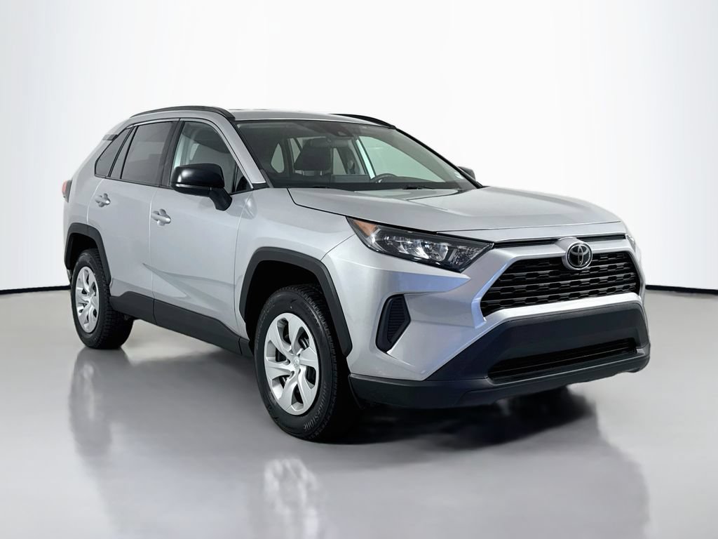 Used 2021 Toyota RAV4 LE AWD/4WD image 4