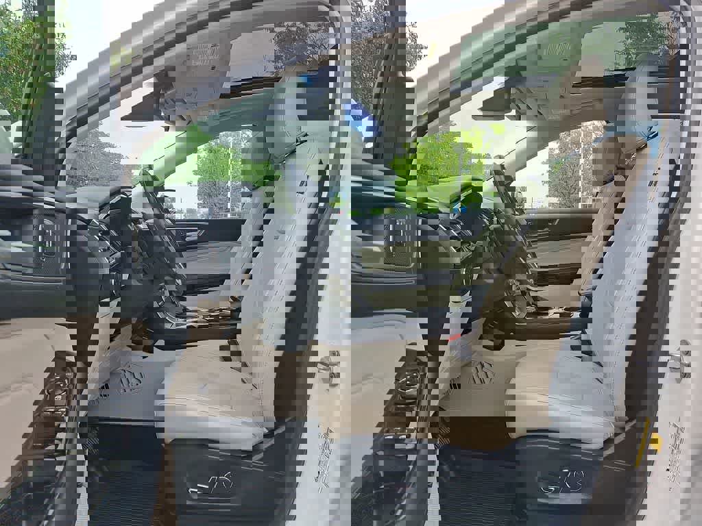 Used 2018 Ford Edge Titanium w/ Equipment Group 301A AWD/4WD image 11