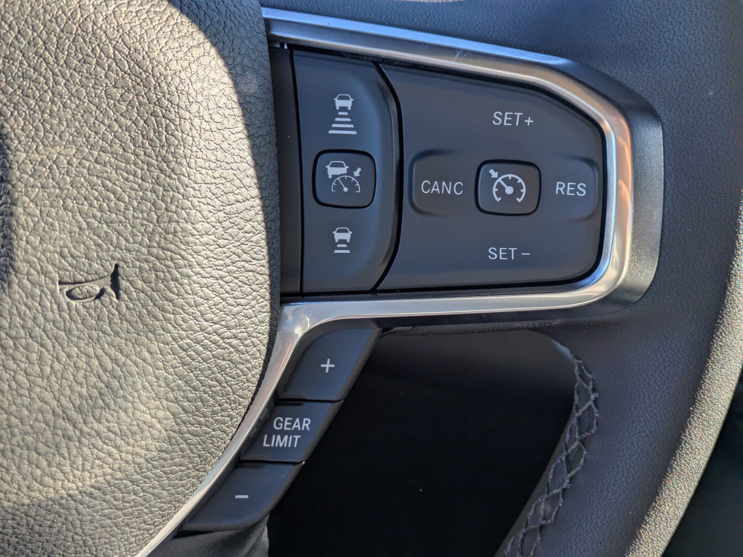 New 2026 RAM 3500 Laramie AWD/4WD image 28
