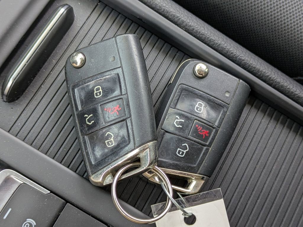 Used 2019 Volkswagen e-Golf SE image 28