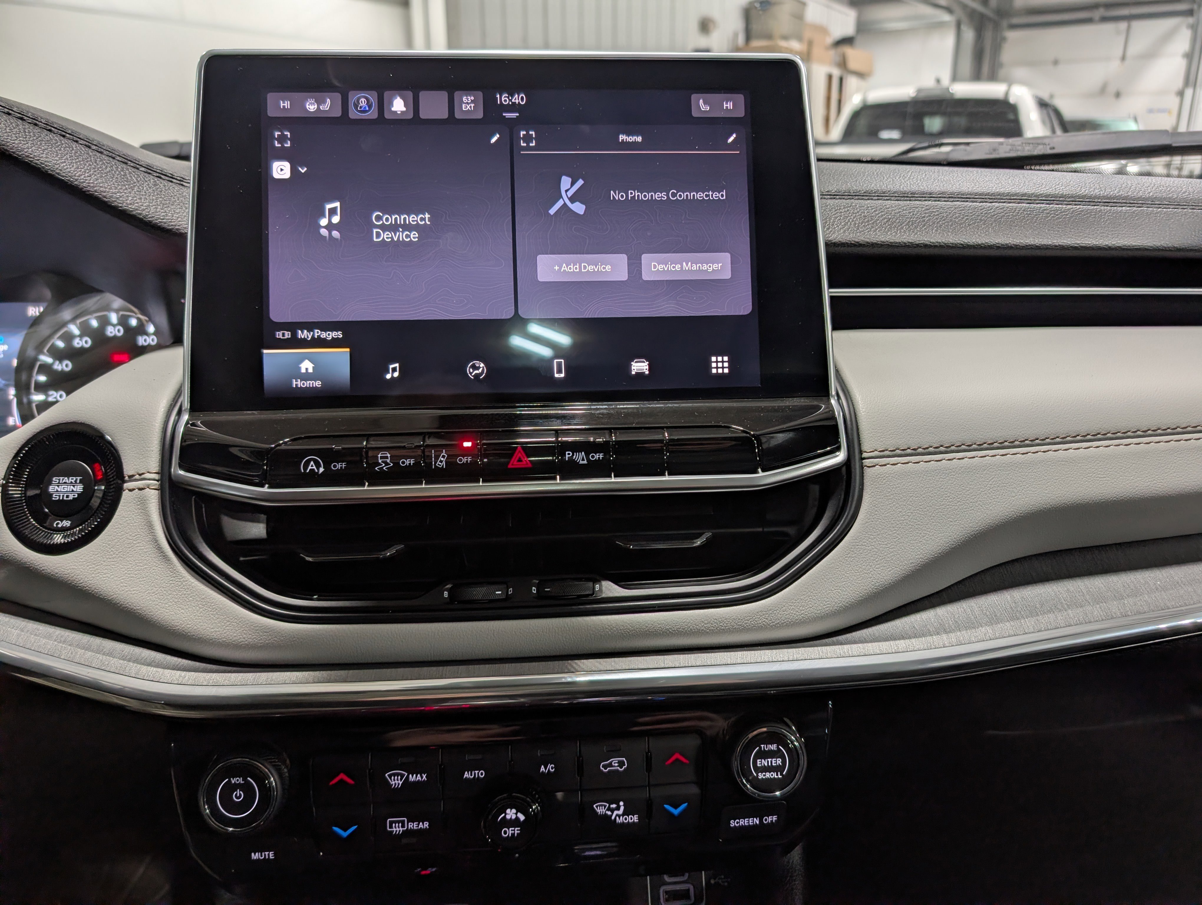 Used 2023 Jeep Compass Limited w/ Sun and Sound Group image 17