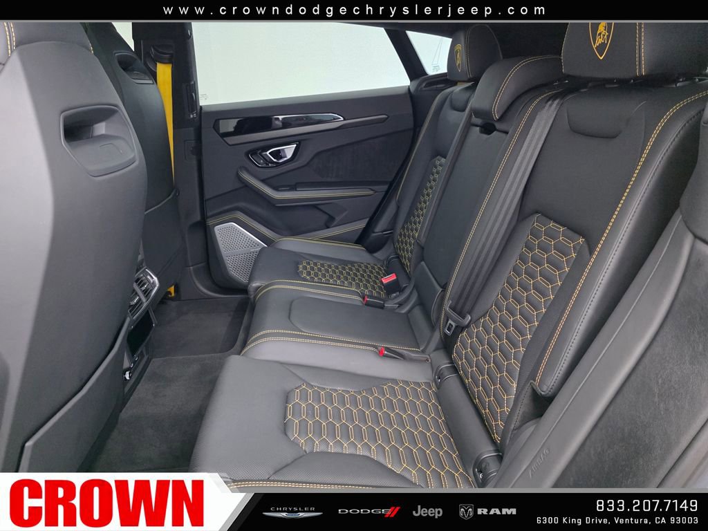Used 2022 Lamborghini Urus AWD/4WD image 29