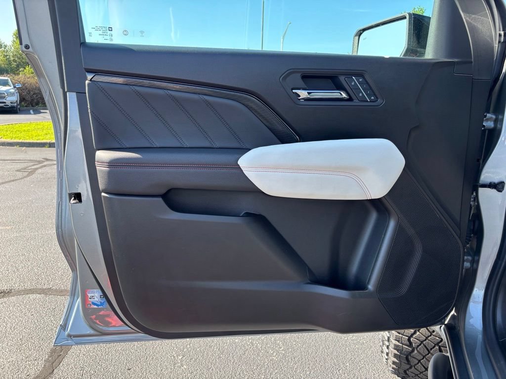 Used 2025 GMC Canyon AT4 w/ AT4X AEV Edition AWD/4WD image 12
