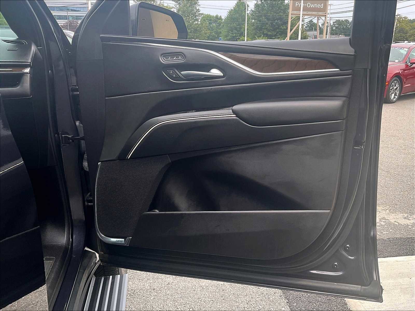 Used 2023 Cadillac Escalade Sport Platinum w/ LPO, ONYX Package image 12